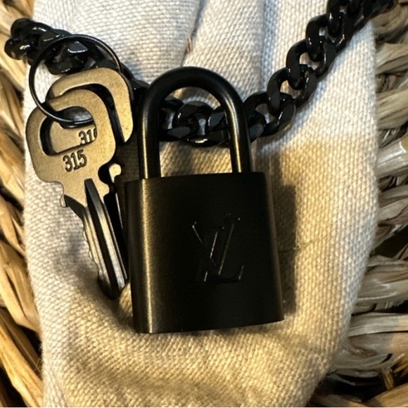 COA New in box: Louie Vuitton matte black lock & keys comes with COA - Picture 3 of 3